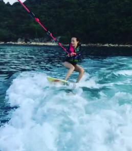 魏总 郑恺:充满喜剧色彩的显眼包式人物,海宁文化旅游推广大使
